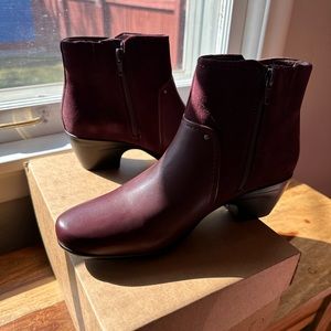 Clarks Leather Emily Low Boot Size 8